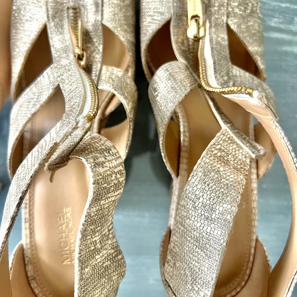 Beautiful ladies shoes. Michael Kors 8.5 size and qupid 9. - Picture 4 of 4